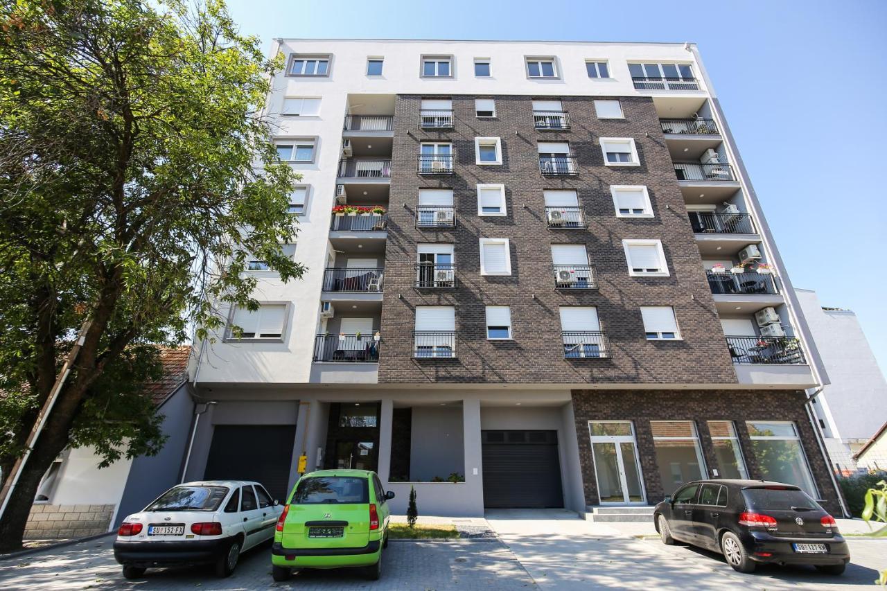 Manirosi 3 Apartman スボティツァ エクステリア 写真
